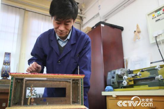 故宫钟表修复大师王津