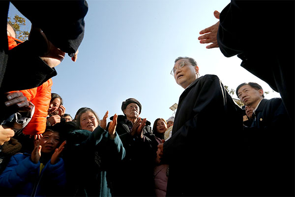 Premier Li Keqiang ordered authorities to crack down on back pay for migrant workers when he visited Ludian county, southwest China&rsquo;s Yunnan province, on Jan 23.