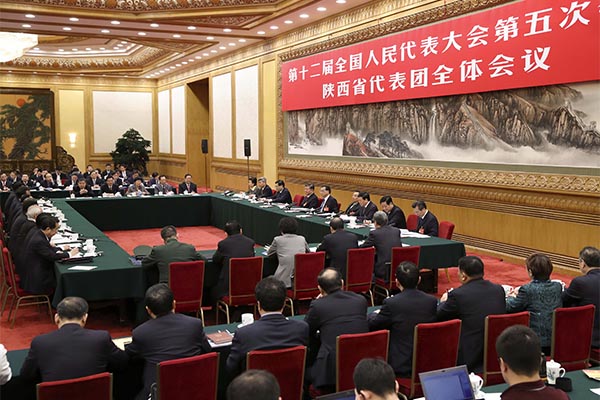 Premier Li Keqiang visits lawmakers from Northwest China&rsquo;s Shaanxi province and discusses with them the government work report on March 9, 2017, Beijing.