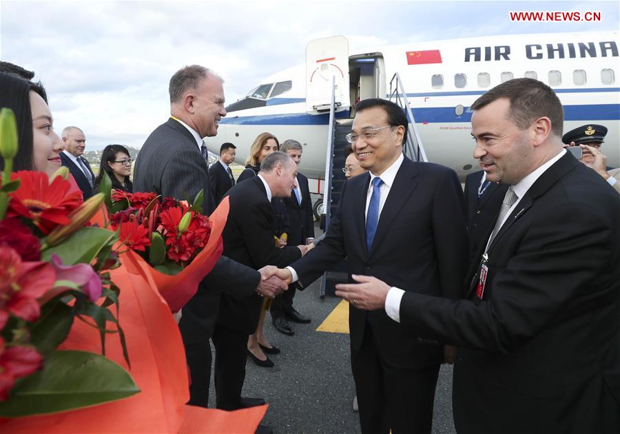 Chinese Premier Li Keqiang (1st R) arrives with his wife Cheng Hong (2nd R) in Wellington, New Zealand, March 26, 2017, for an official visit to New Zealand at the invitation of his New Zealand