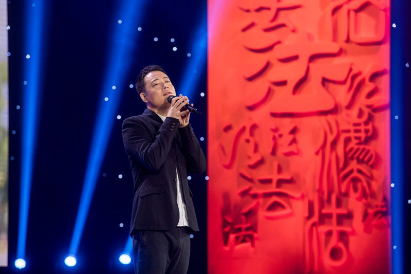 邢天溯深情演唱《人生路》