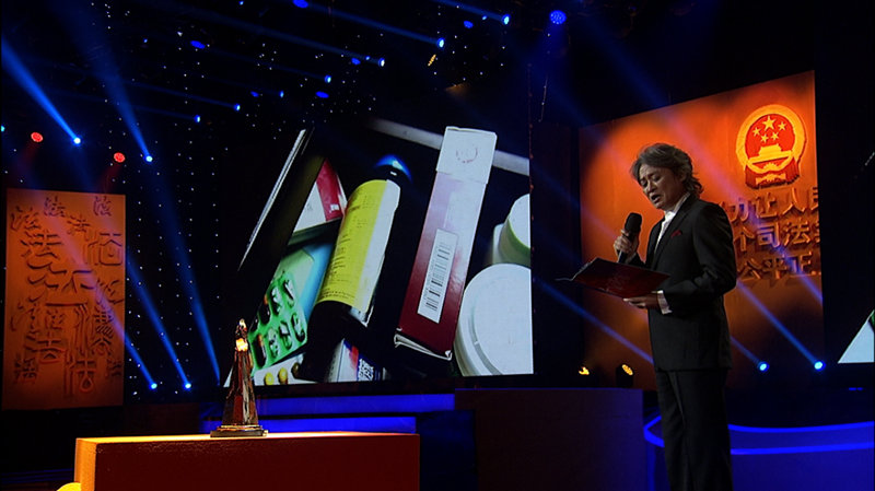 徐涛慷慨激昂朗诵《生命的低语》