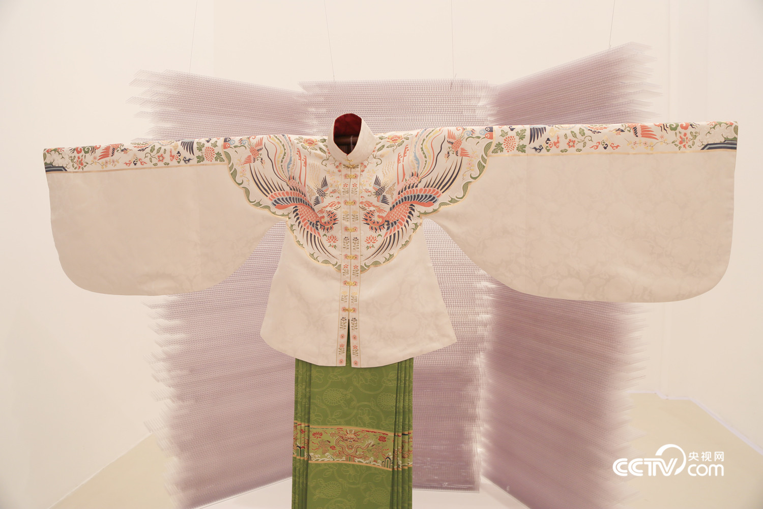 Traditional Han clothing made by Hong Kong craftsman Zhong Yi