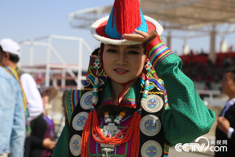The first Silk Road Nadam Fair Cultural and Tourism Festival kicked off at the national sports center in Subei Mongol Autonomous County, Jiuquan city of northwestern China&rsquo;s Gansu province, on September 9, 2017.