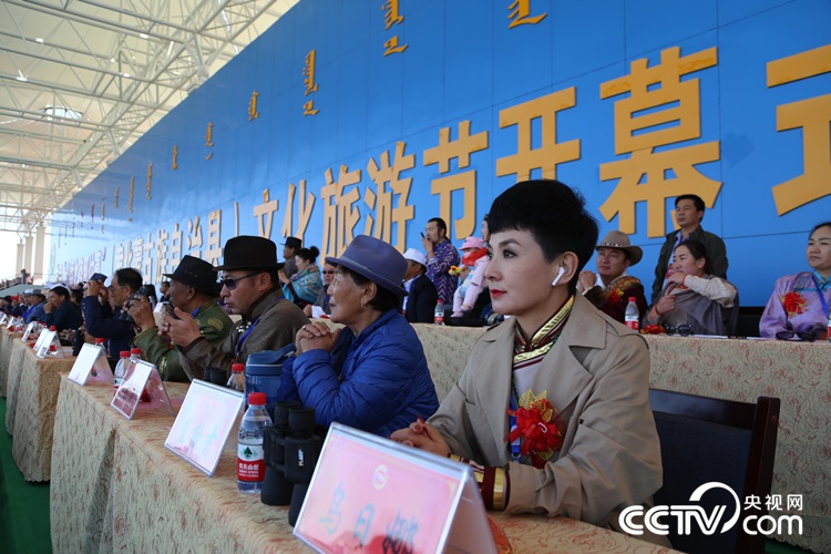 The first Silk Road Nadam Fair Cultural and Tourism Festival kicked off at the national sports center in Subei Mongol Autonomous County, Jiuquan city of northwestern China&rsquo;s Gansu province, on September 9, 2017. 