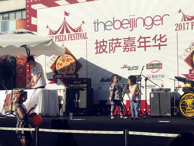  Kids dancing to the beats. (Photo/ Qian Ding)
