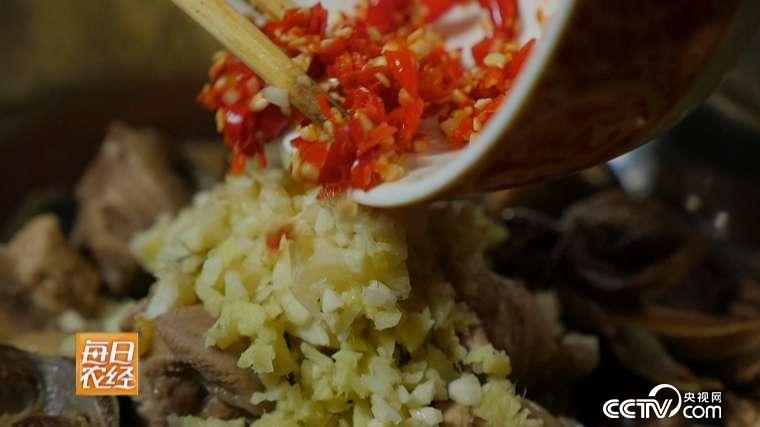 一道流传许久的家常菜 傣族柠檬鸡