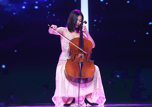 毛澄宇现场演奏大提琴