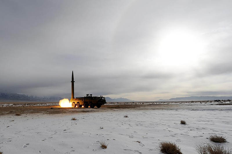 严寒中的训练（王杰摄）