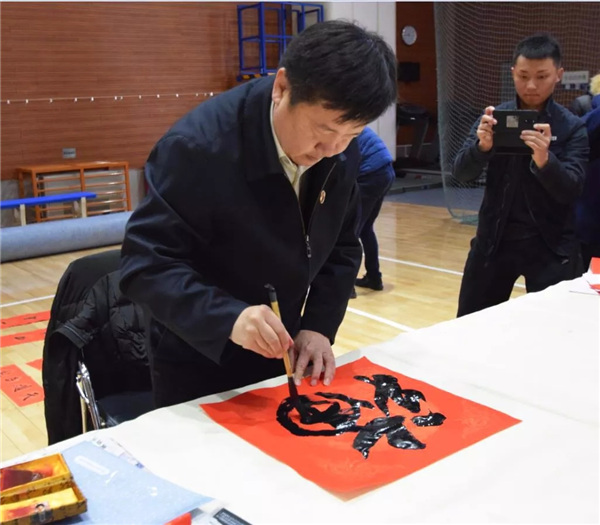 李少青先生现场书写