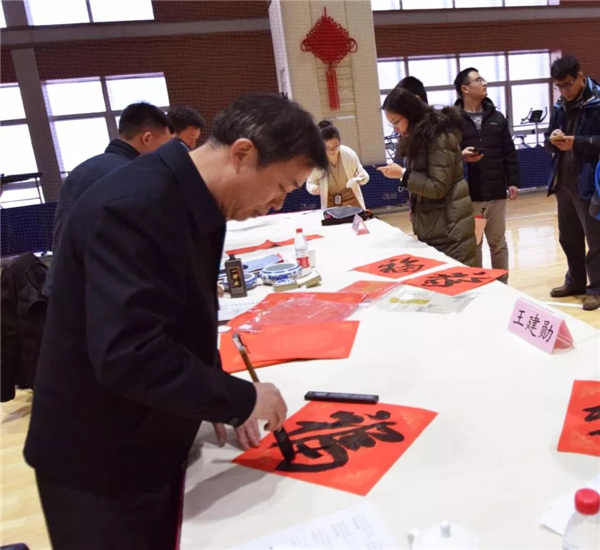 王建勋先生现场书写