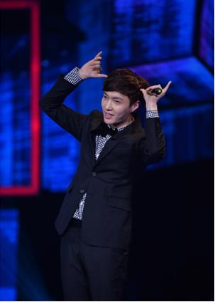 小绵羊张艺兴主持首秀献给2015年CCTV网络春晚