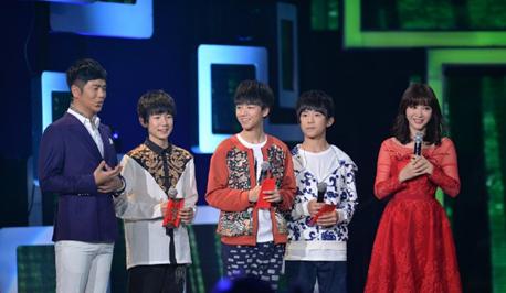 2015年CCTV网络春晚中TFBOYS《青春修炼手册》嗨爆现场
