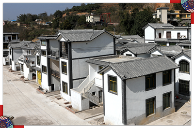 联珠镇一处移民搬迁点新建安居房，漂亮整洁。