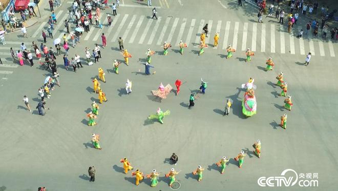乡土:景谷采花泼水节 8月1日