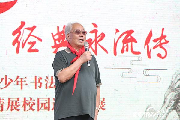 张保庆现场宣布校园巡展首展开幕