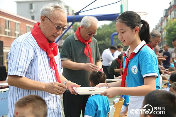 赵学敏为一年级新生朱砂启智