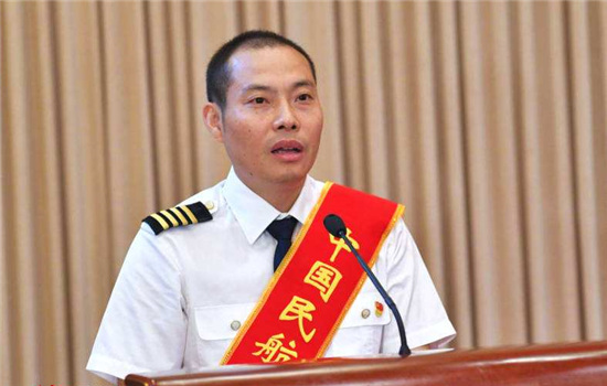 刘传健：中国民航英雄机长 