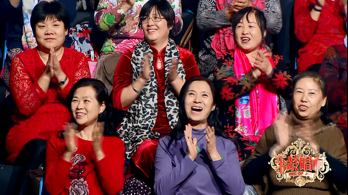 “发言人”与主持人对话引得大家哈哈大笑