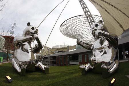 These&nbsp;works&nbsp;of&nbsp;art&nbsp;are&nbsp;contributed&nbsp;by&nbsp;sculptures&nbsp;from&nbsp;a&nbsp;dozen&nbsp;countries&nbsp;around&nbsp;the&nbsp;world.