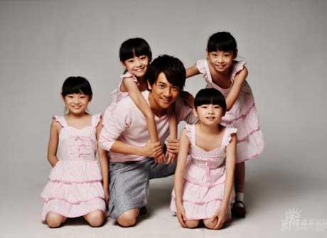 A&nbsp;poster&nbsp;of&nbsp;urban&nbsp;romance&nbsp;comedy&nbsp;"Four&nbsp;Cupids"&nbsp;