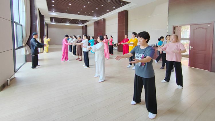 "老有所学"为幸福晚年生活添彩9月5日上午,铜陵市老年大学新学期顺利