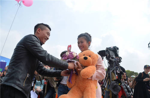 《乡约浙江兰溪市 给学反恐的女警说媒》高清图集