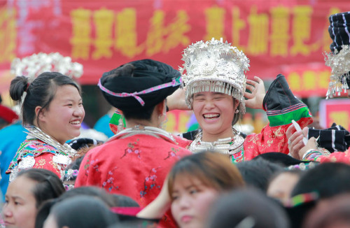 乡约湖南花垣县 给蚩尤村绣娘说媒