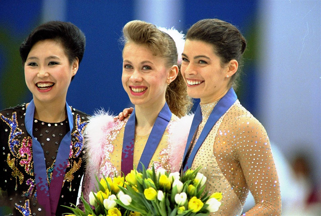 1994年2月13日：陈露为中国赢得第一枚冬奥会花样滑冰奖牌