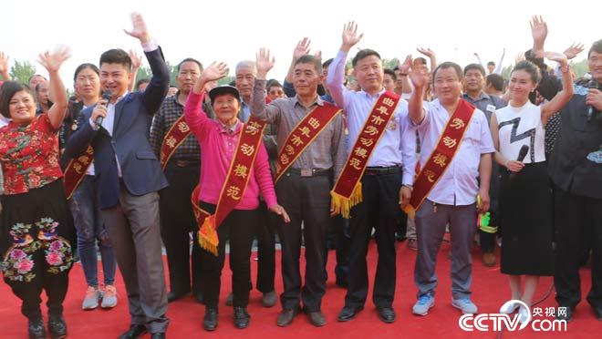 致敬劳动者-欢聚曲阜尼山