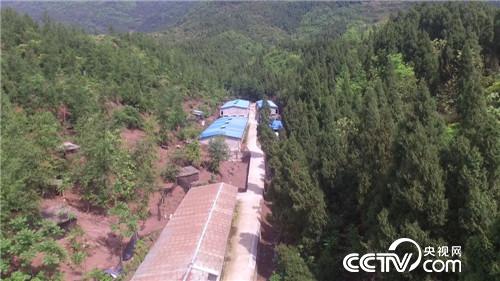 致富经：女儿为找回父亲的自信去创业