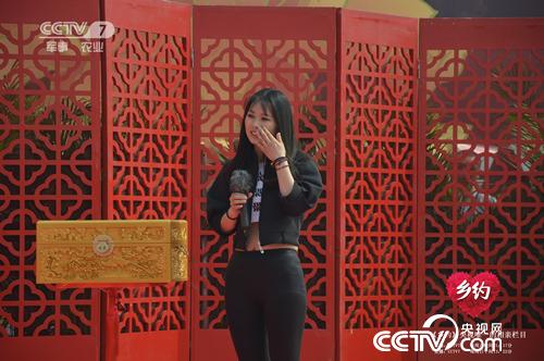 《乡约》惊现HelloKitty女孩 奇葩大拷问引爆相亲现场