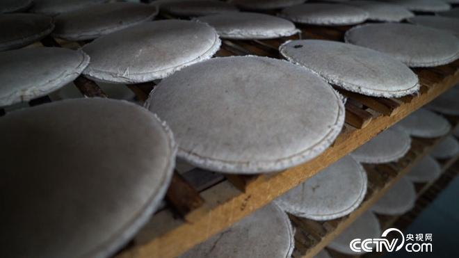 饱受争议的女人在古老村寨的财富发现