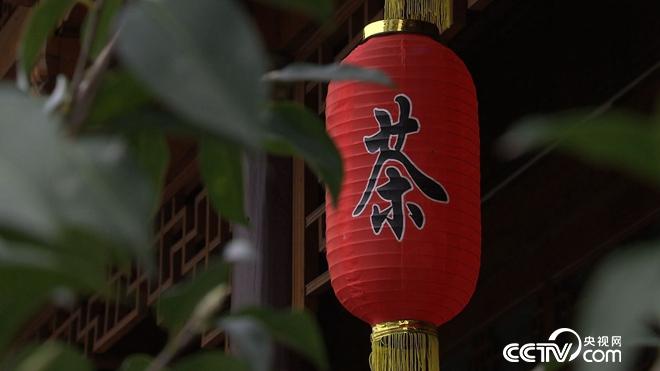 饱受争议的女人在古老村寨的财富发现