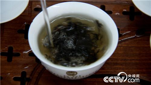 致富经：旗袍女人和她编织袋里的无价之宝(20170616)