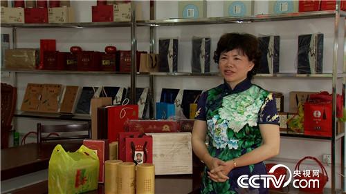 致富经：旗袍女人和她编织袋里的无价之宝(20170616)