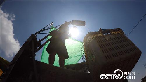 致富经：渔夫会武术 赚钱有招数(20170925)