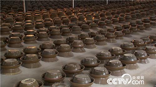 致富经：两个落魄男人靠坛子赚千万