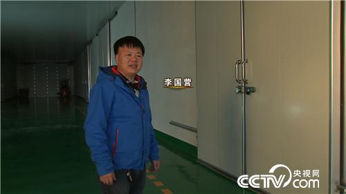 致富经：扛麻袋小伙被骗之后 发了(20171123)