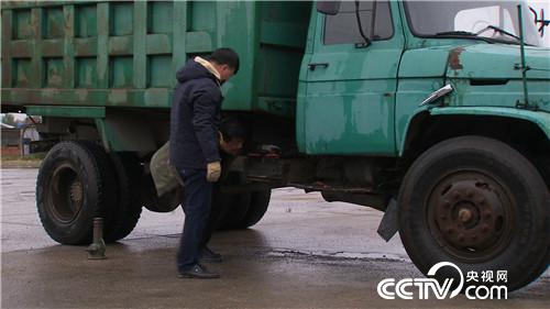 致富经：扛麻袋小伙被骗之后 发了(20171123)