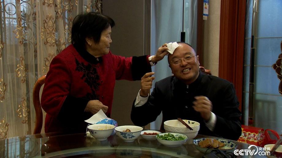 把成功秘诀戴在手指上的人