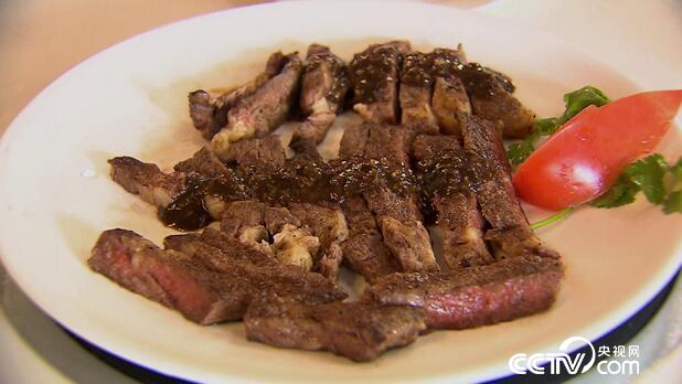 高档的牛肉一般用来煎制牛排，怎么做煎出来的牛排才更好吃呢？