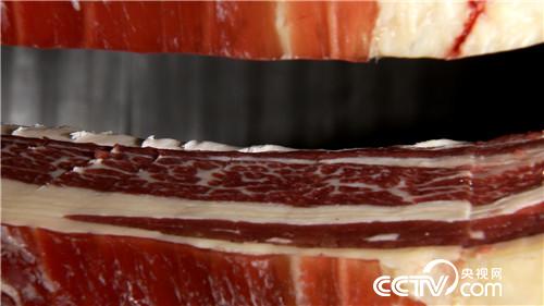 [致富经]戈壁生出四千万 养牛一头卖8万 凭啥 20180731