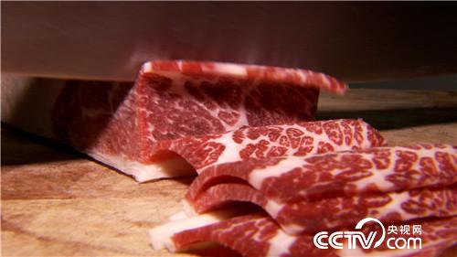 [致富经]戈壁生出四千万 养牛一头卖8万 凭啥 20180731