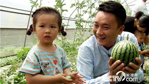 [致富经]小伙迷上&ldquo;一指弹&rdquo; 靠借净赚几百万 20180821 