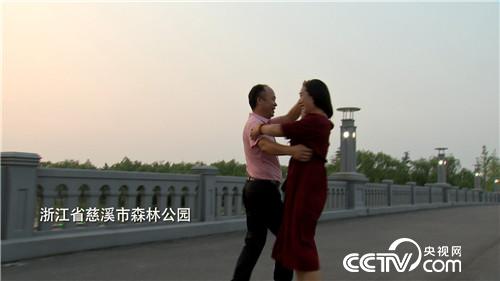 [致富经]恩爱夫妻 玩着把钱赚 20180827 