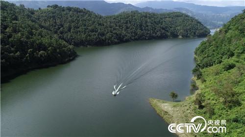 [致富经]集体失踪的鱼 一年带回3000万元 20190102 