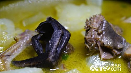 [致富经]胆子大眼光毒 小伙一只&ldquo;鸡&rdquo;最高能卖240元 20190110 