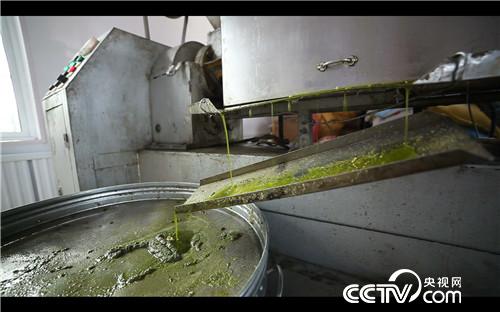 [致富经]冰天雪地 做黑豆腐 让他年卖7000万 20190124 