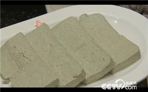 [致富经]冰天雪地 做黑豆腐 让他年卖7000万 20190124 